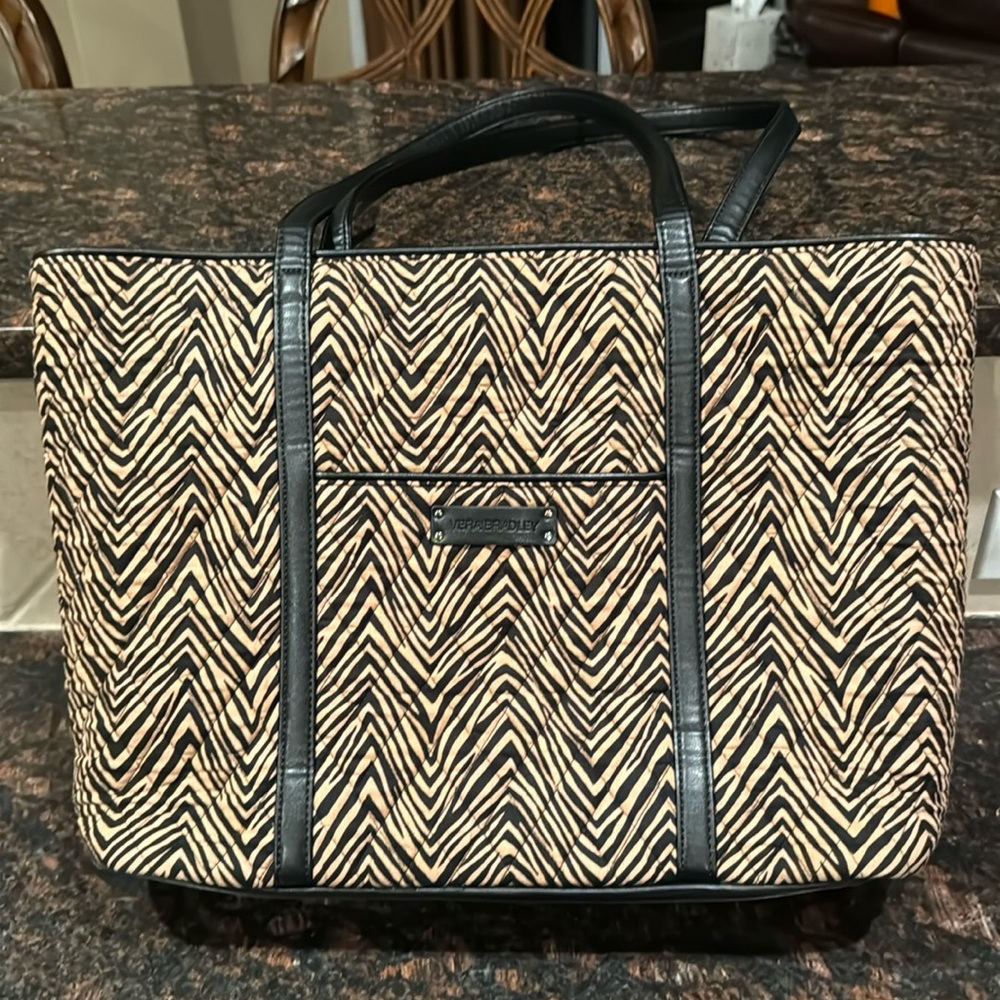 EUC. Vera Bradley ZigZag patterned tote